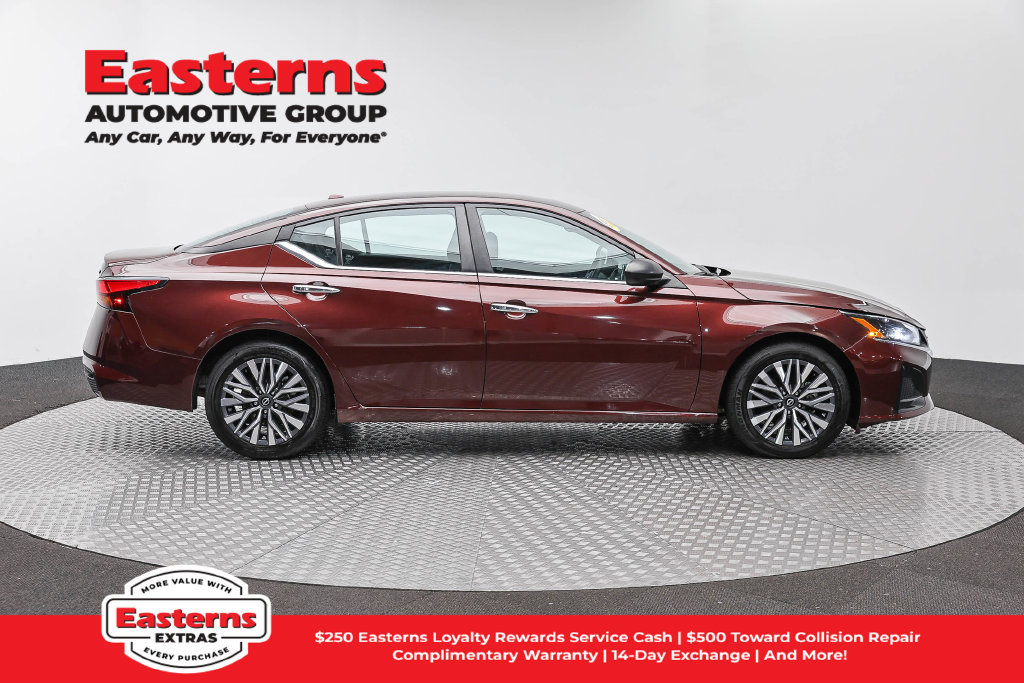 Used 2024 Nissan Altima 2.5 SV FWD image 5