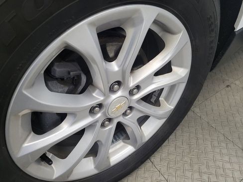 Used 2020 Chevrolet Equinox LS image 31