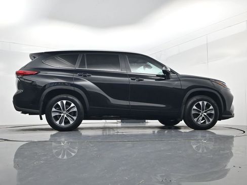 Used 2023 Toyota Highlander XLE AWD/4WD image 45