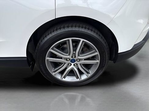 Certified 2022 Ford Edge Titanium AWD/4WD image 25