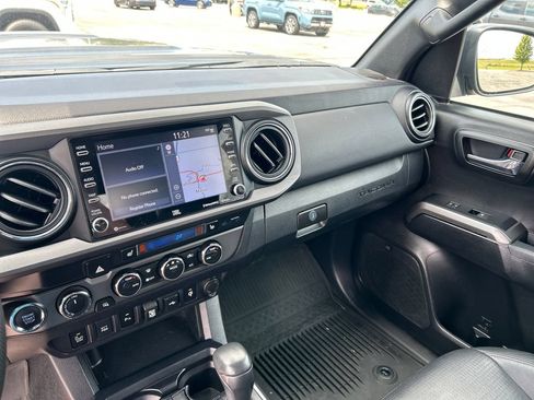Certified 2022 Toyota Tacoma TRD Sport w/ TRD Premium Sport Package AWD/4WD image 18