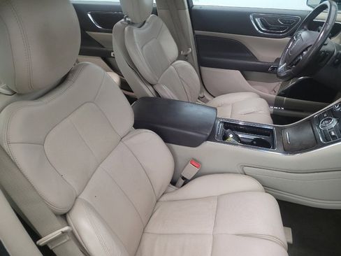 Used 2017 Lincoln Continental Select w/ Climate Package image 21