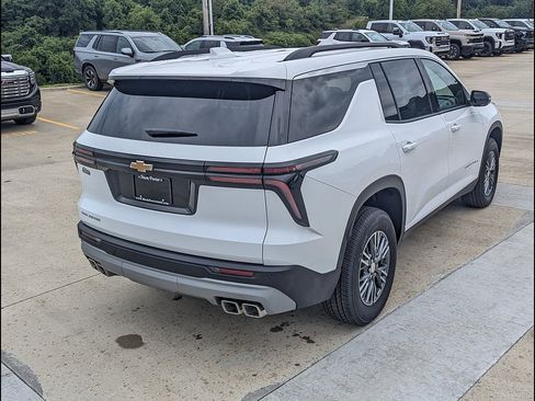 New 2026 Chevrolet Traverse LT w/ LPO, Floor Liner Package FWD image 7