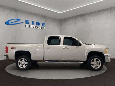 Used 2011 Chevrolet Silverado 2500 LTZ w/ LTZ Plus Package AWD/4WD image 2