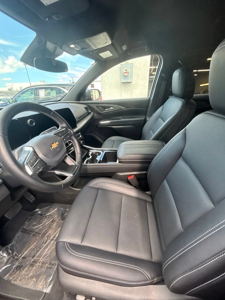 Used 2026 Chevrolet Traverse LT AWD/4WD image 12