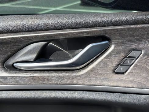 Used 2025 Jeep Grand Cherokee Limited w/ Luxury Tech Group II image 17