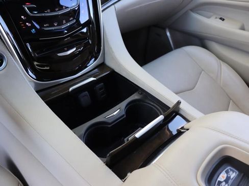 Used 2019 Cadillac Escalade ESV Premium Luxury image 62