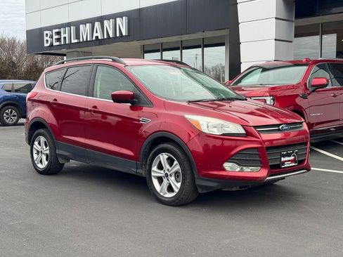 Used 2016 Ford Escape SE w/ Equipment Group 201A image 2
