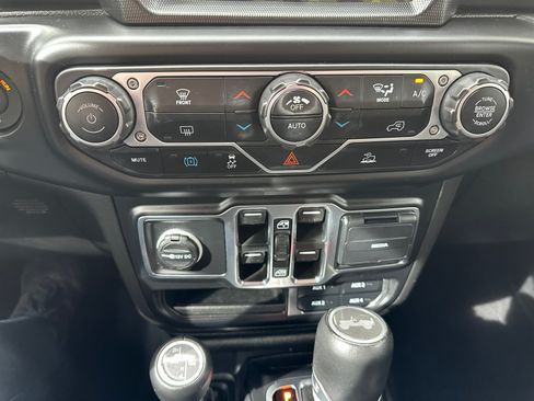 Used 2023 Jeep Wrangler Unlimited Sahara AWD/4WD image 21