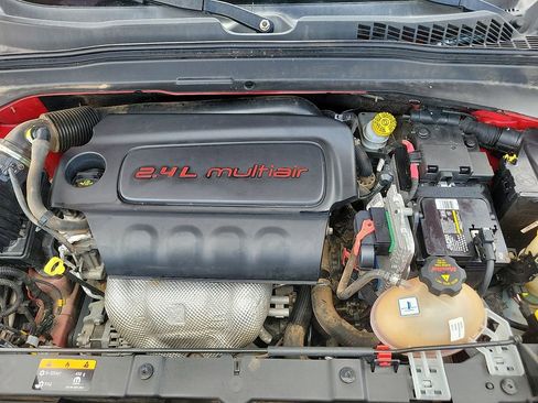 Used 2017 Jeep Renegade Latitude FWD image 13