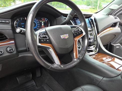 Used 2018 Cadillac Escalade ESV Premium Luxury AWD/4WD image 31