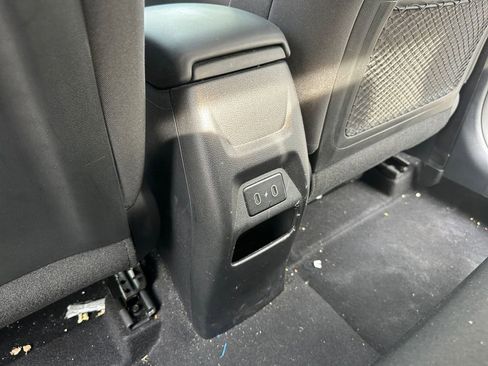 Used 2025 Hyundai Venue SEL FWD image 26