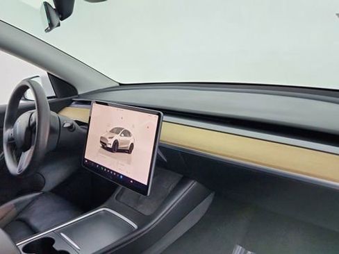 Used 2022 Tesla Model Y Performance image 21