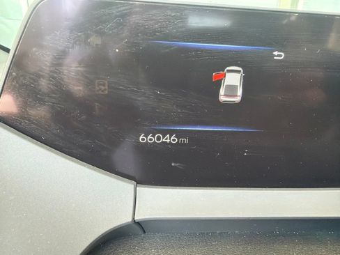 Certified 2023 Toyota Prius XLE FWD image 3