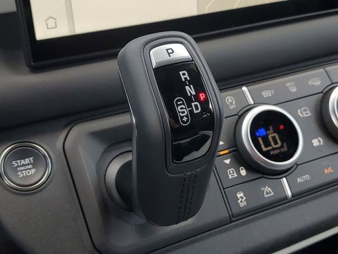 Used 2025 Land Rover Defender 130 X-Dynamic SE image 24