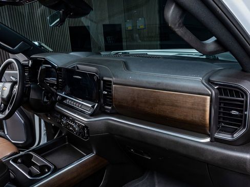 Used 2024 Chevrolet Silverado 3500 High Country w/ High Country Premium Package image 17