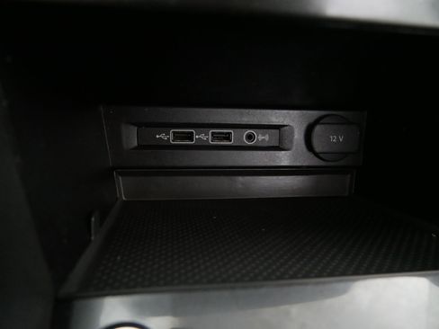 Used 2018 Volkswagen Tiguan SE image 29