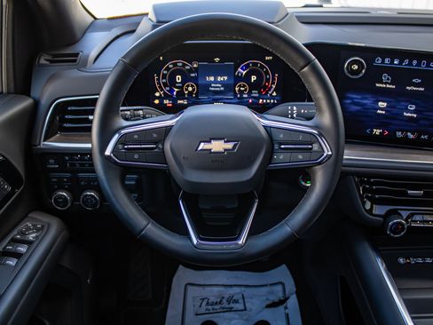 Used 2025 Chevrolet Suburban High Country image 31