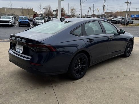 Certified 2025 Honda Accord SE image 3