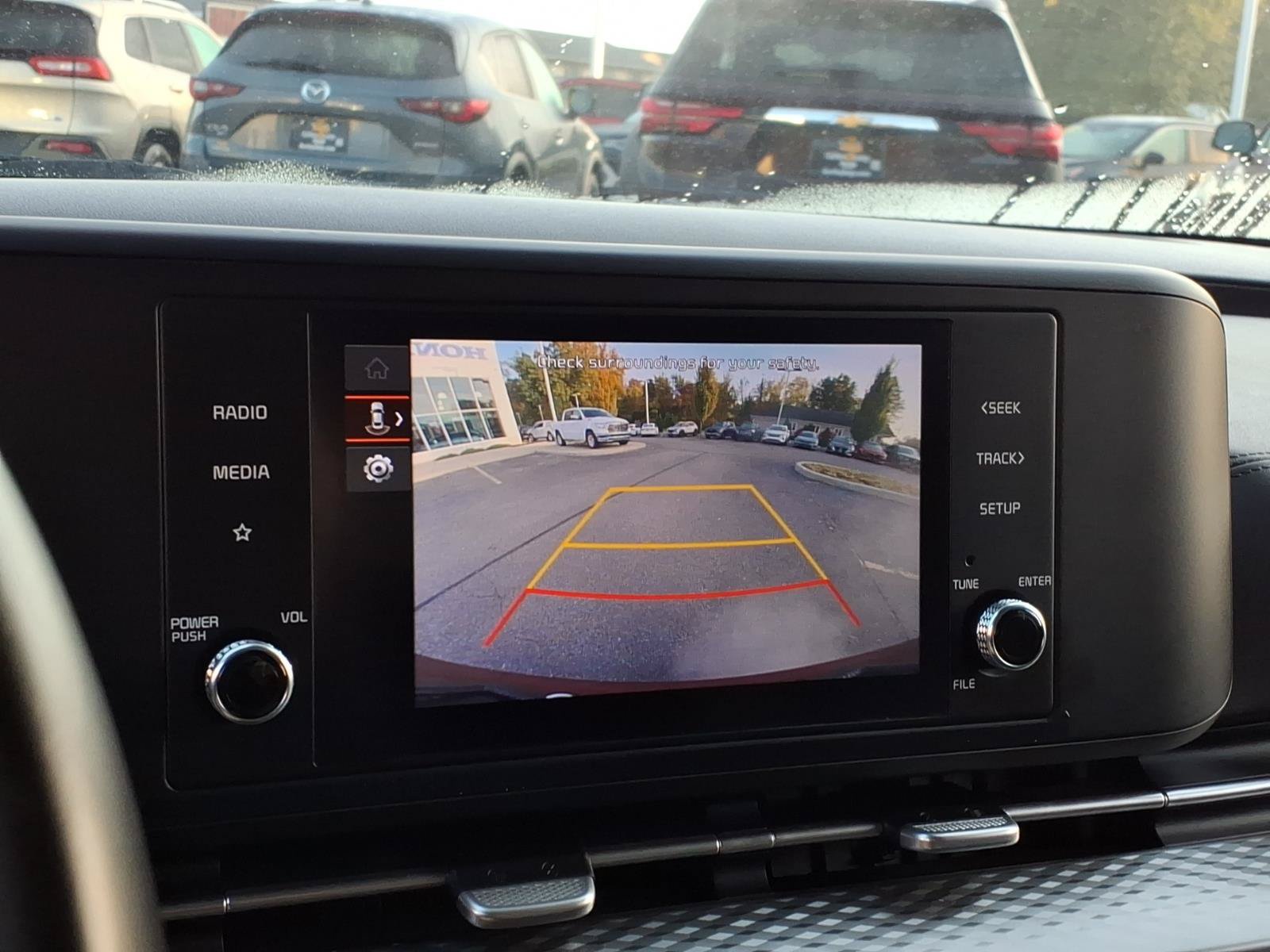 Used 2024 Kia Carnival LX FWD image 17