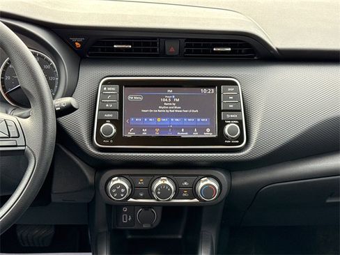 Certified 2025 Nissan Kicks Play S image 15