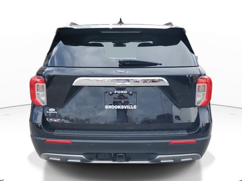 Used 2023 Ford Explorer XLT w/ Equipment Group 202A image 5