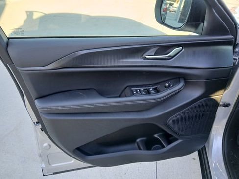 New 2025 Jeep Grand Cherokee L Laredo w/ Luxury Tech Group I AWD/4WD image 12