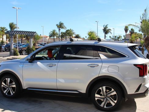 Certified 2023 Kia Sorento EX image 6
