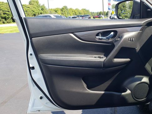 Used 2019 Nissan Rogue SV w/ Premium Package AWD/4WD image 12