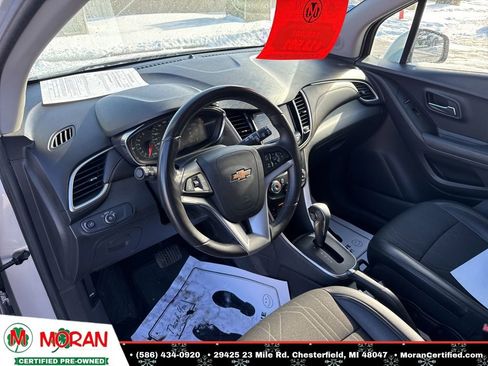 Used 2019 Chevrolet Trax LT w/ LT Convenience Package image 12