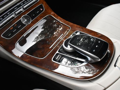 Used 2019 Mercedes-Benz E 300 4MATIC w/ Convenience Package image 39