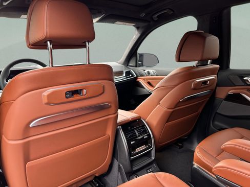 Used 2026 BMW X7 M60i image 24