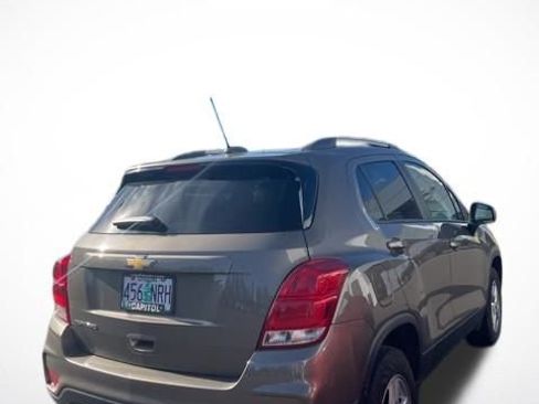 Used 2022 Chevrolet Trax LT w/ LT Convenience Package image 7