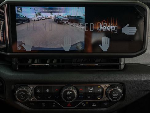 New 2025 Jeep Gladiator Willys image 29