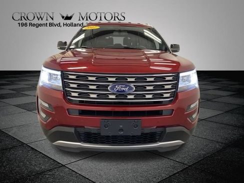 Used 2017 Ford Explorer XLT w/ Equipment Group 202A AWD/4WD image 2