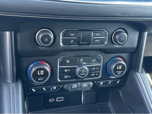 Certified 2024 Chevrolet Suburban Premier AWD/4WD image 19