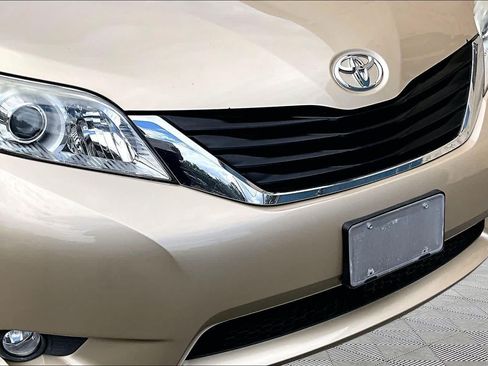 Used 2012 Toyota Sienna LE w/ Towing Pkg FWD image 30