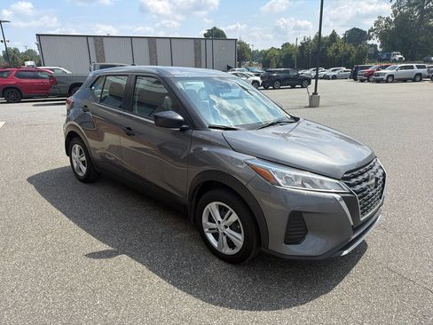 Used 2024 Nissan Kicks S FWD image 11