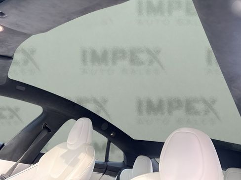 Used 2022 Tesla Model S Plaid image 11