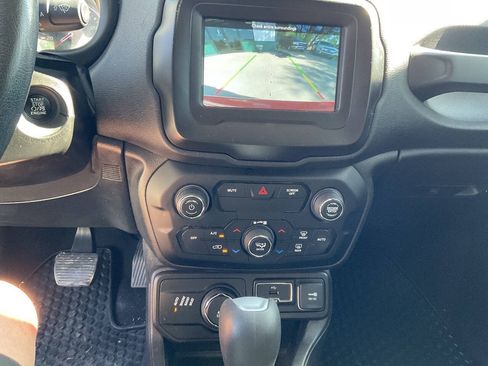 Used 2020 Jeep Renegade Latitude w/ Cold Weather Group AWD/4WD image 16