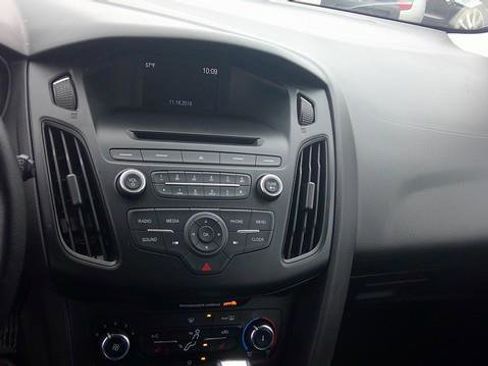 Used 2015 Ford Focus SE w/ SE Sport Package image 7