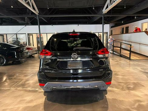 Used 2020 Nissan Rogue SV image 4