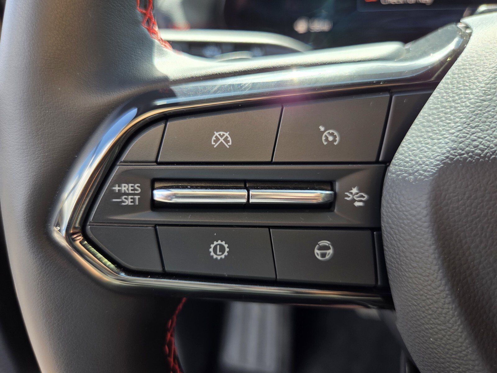 Used 2026 Chevrolet Traverse RS FWD image 23