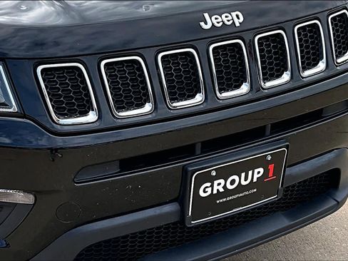Used 2018 Jeep Compass Latitude FWD image 30