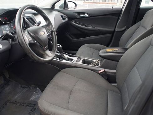 Used 2017 Chevrolet Cruze LT w/ Convenience Package image 10