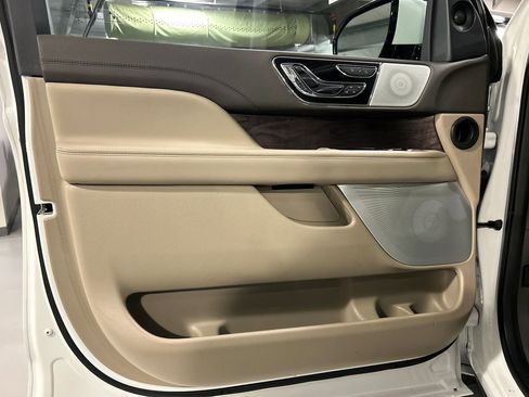 Used 2022 Lincoln Navigator L Reserve AWD/4WD image 9