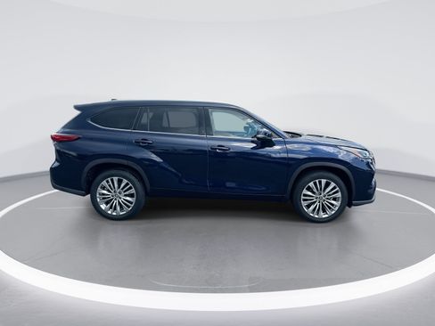 Used 2023 Toyota Highlander Platinum FWD image 10