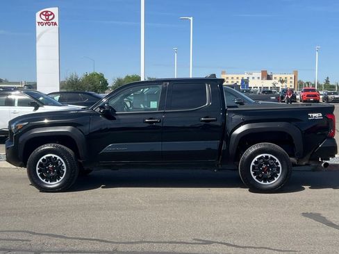 Certified 2025 Toyota Tacoma TRD Off-Road AWD/4WD image 9