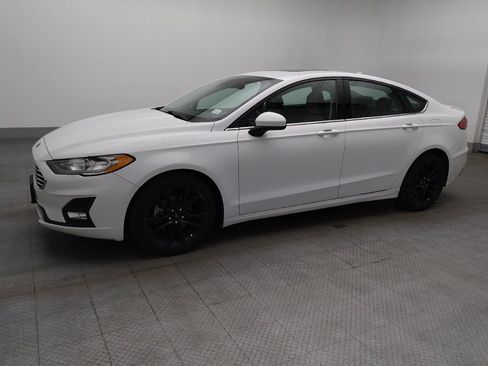 Used 2020 Ford Fusion SE w/ Equipment Group 151A FWD image 2