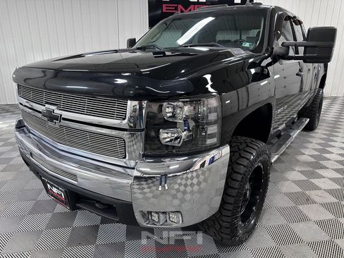 Used 2008 Chevrolet Silverado 2500 LT w/ Suspension Package, Off-Road AWD/4WD image 3